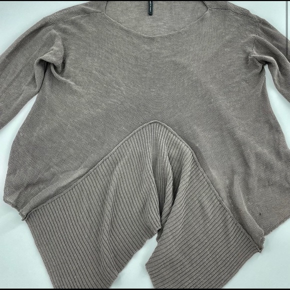 Sarah Pacini Neutral One Size Relaxed Asymmetrical Popover Lightweight Sweater - Picture 8 of 9